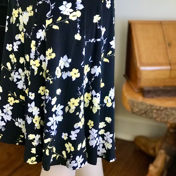 New TAN JAY floral midi skirt - Picture 9 of 13